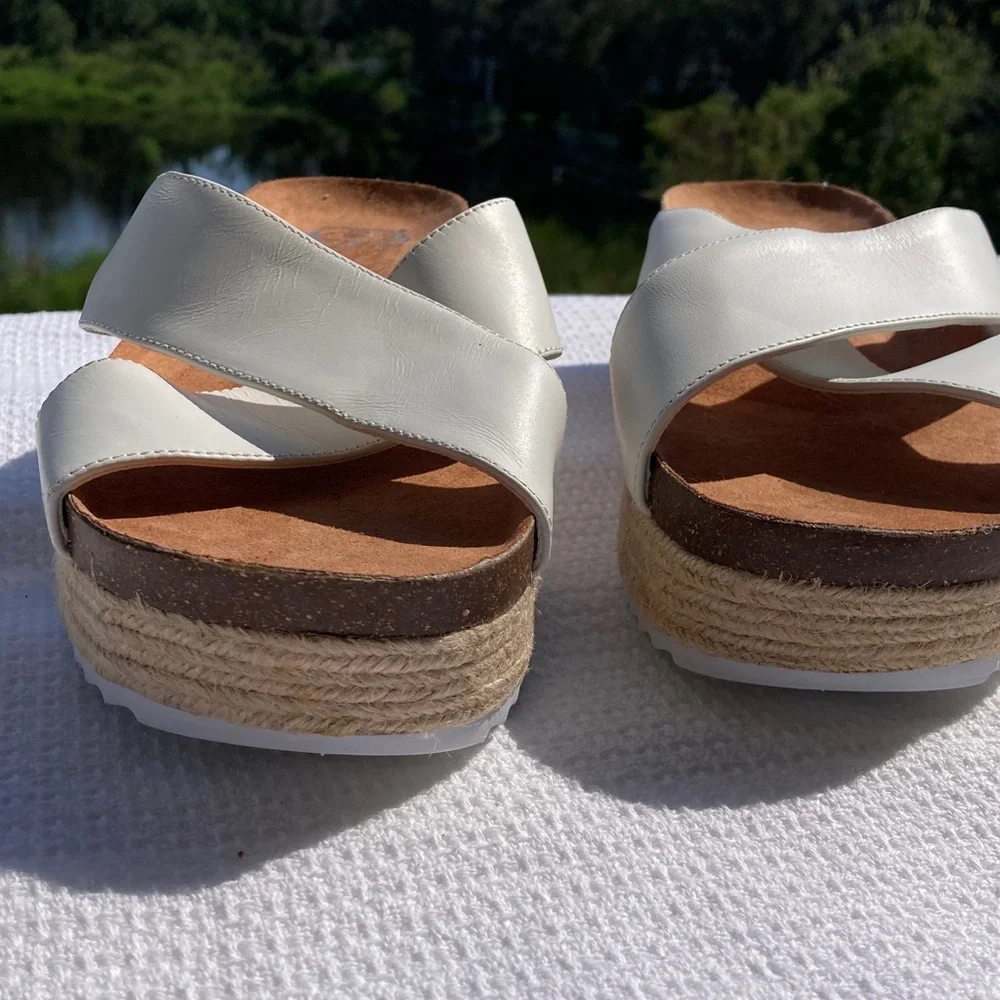 Gianni Bini White and Tan Espadrille Slides SIZE:8,5